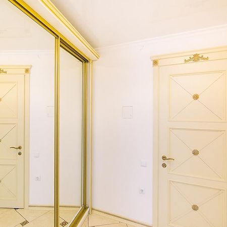 Vip Apartmen Sumy Exterior photo