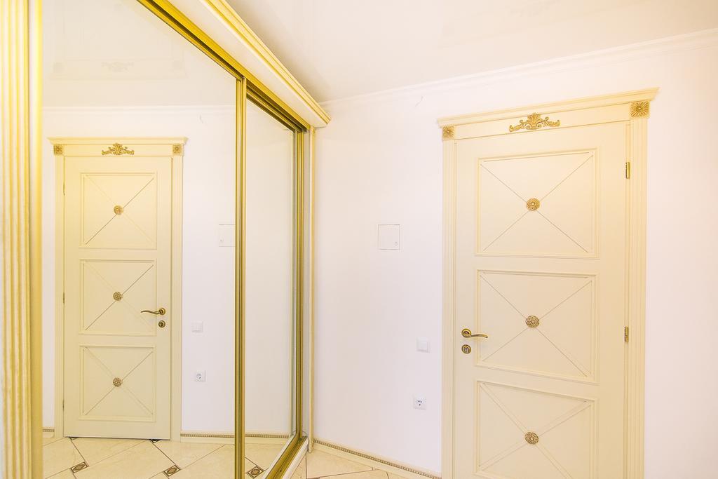 Vip Apartmen Sumy Exterior photo